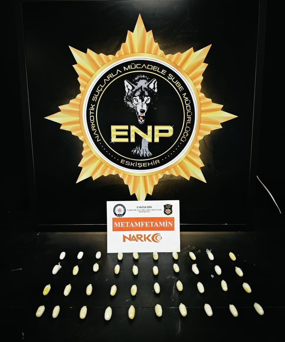 Eskişehir'de, midesinde 44 kapsül sentetik uyuşturucu olduğu belirlenen yabancı uyruklu zanlı...