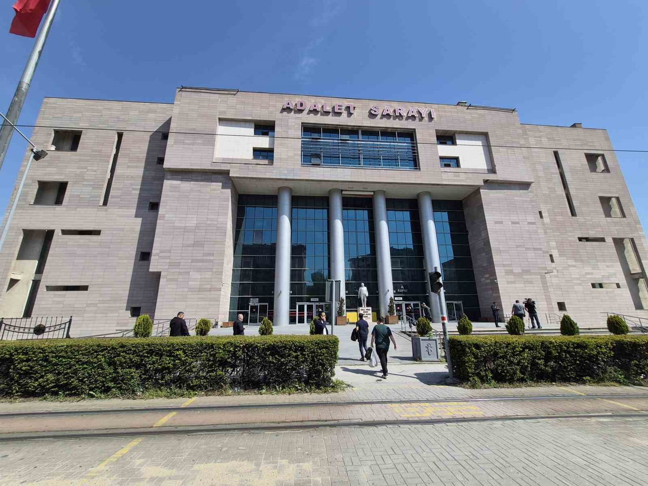 ESKİŞEHİR'DE MİHALGAZİ BELEDİYE BAŞKANI ZEYNEP AKGÜN GÜNEŞ'E HAKARET İDDİASI İLE 7 BUÇUK YILA...