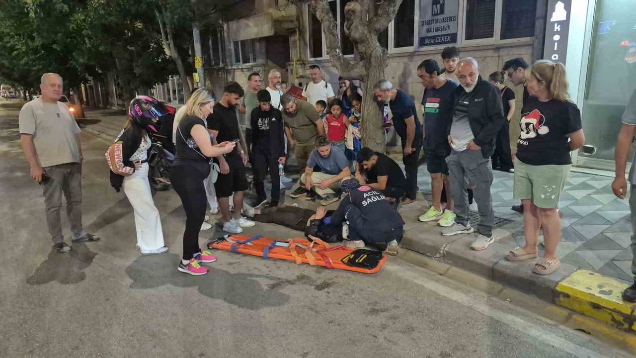 ESKİŞEHİR'DE ÖN KALDIRAN BİSİKLETLİ ÇOCUKLARA ÇARPMAMAYA ÇALIŞIRKEN DEVRİLEN MOTOSİKLETTEN YERE...