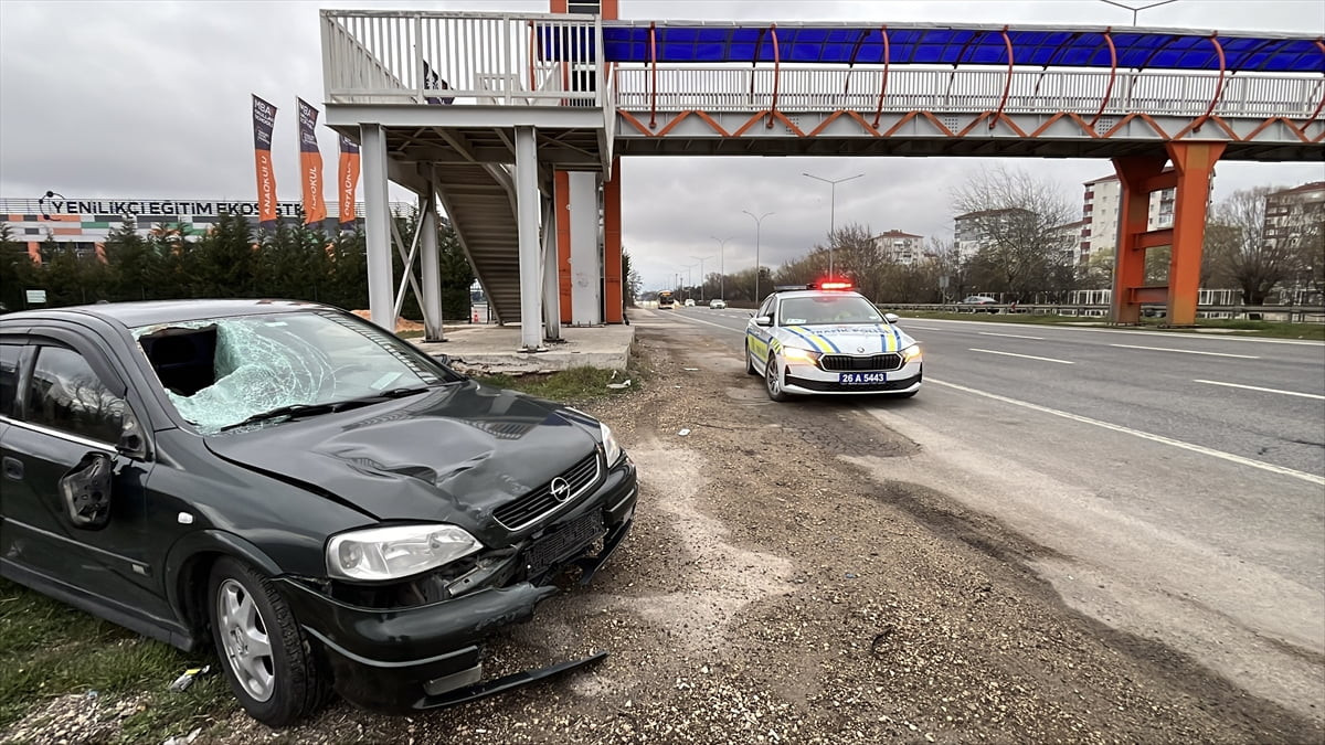 Eskişehir'de otomobilin çarptığı kişi hayatını kaybetti.