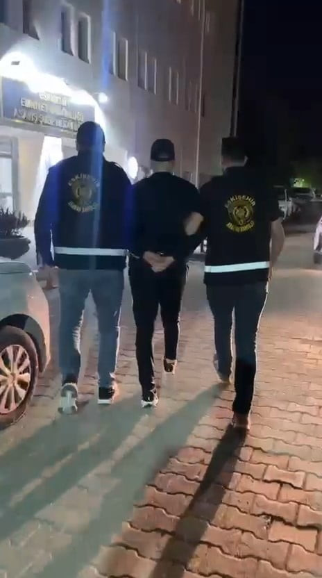 ESKİŞEHİR'DE POLİS EKİPLERİNİN GERÇEKLEŞTİRDİĞİ TİTİZ ÇALIŞMA SONUCUNDA, HAKKINDA "KONUTTA BİRDEN...