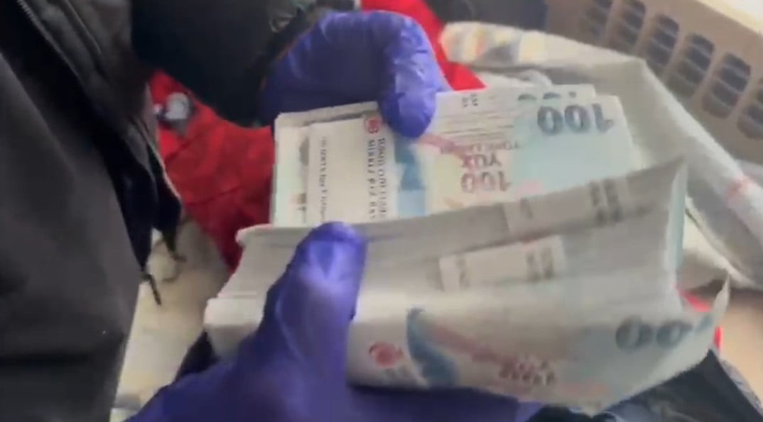 ESKİŞEHİR'DE POLİS EKİPLERİNİN ŞANTAJ YAPAN ŞÜPHELİLERE YÖNELİK OPERASYONUNDA YAKALANAN 4 ŞAHIS...