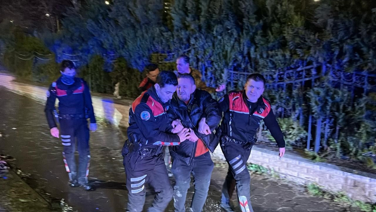 ESKİŞEHİR'DE POLİSİN ‘DUR’ İHTARINA UYMAYARAK KAÇAN OTOMOBİL SÜRÜCÜSÜ, KOVALAMACA SONUCU...