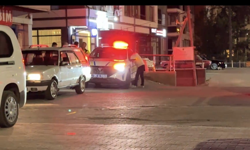 ESKİŞEHİR'DE POLİSİN "DUR" İHTARINA UYMAYARAK KAÇAN ALKOLLÜ SÜRÜCÜ, KOVALAMACA SONUCU YAKALANDI....