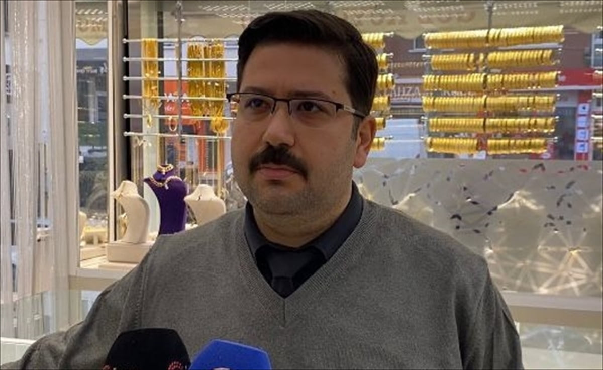 Eskişehir'de, sahte bileziği kuyumcuya bozdurmaya çalışan şüpheli gözaltına alındı. Kuyumcu Ömür...