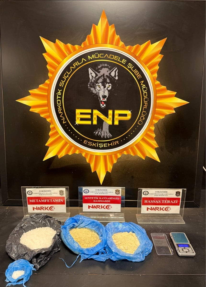 Eskişehir'de, son 1 ayda gerçekleştirilen uyuşturucu operasyonlarında gözaltına alınan 60 zanlıdan...