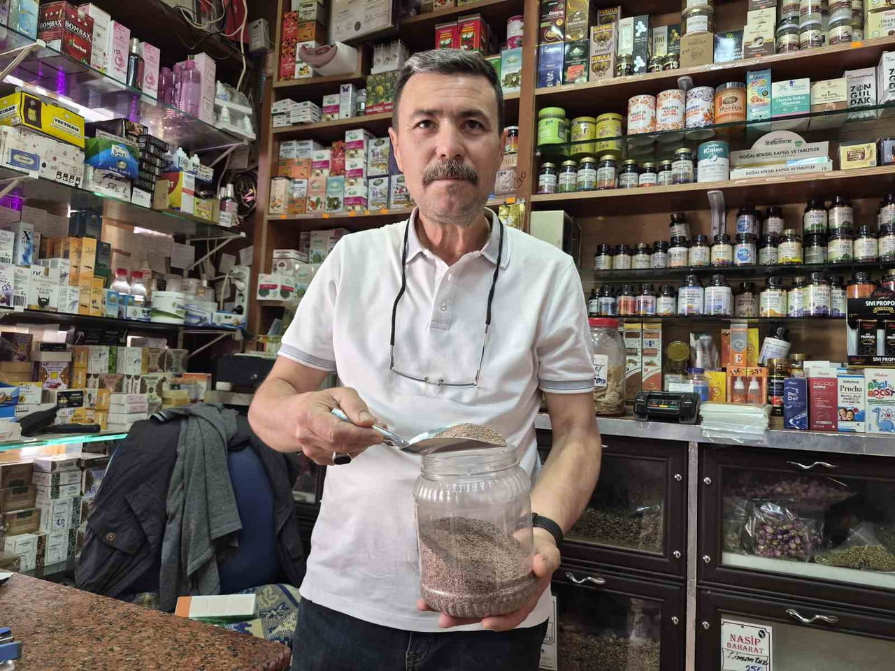 ESKİŞEHİR'DE UZUN YILLARDIR AKTARLIK YAPAN METİN AĞILÖNÜ, ZAYIFLAMAK VE FORMUNU KORUMAK İSTEYEN...