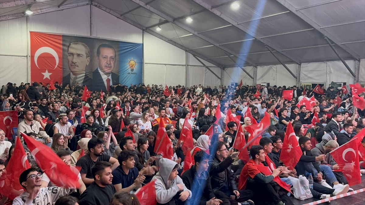 Eskişehir'de vatandaşlar, A Milli Futbol Takımı'nın 2026 FIFA Dünya Kupası Avrupa Elemeleri...