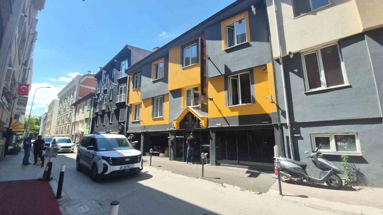 ESKİŞEHİR'DE YAKINLARININ KENDİSİNDEN HABER ALAMADIĞI 30 YAŞINDAKİ ADAM, YAŞADIĞI APART DAİRESİNDE...