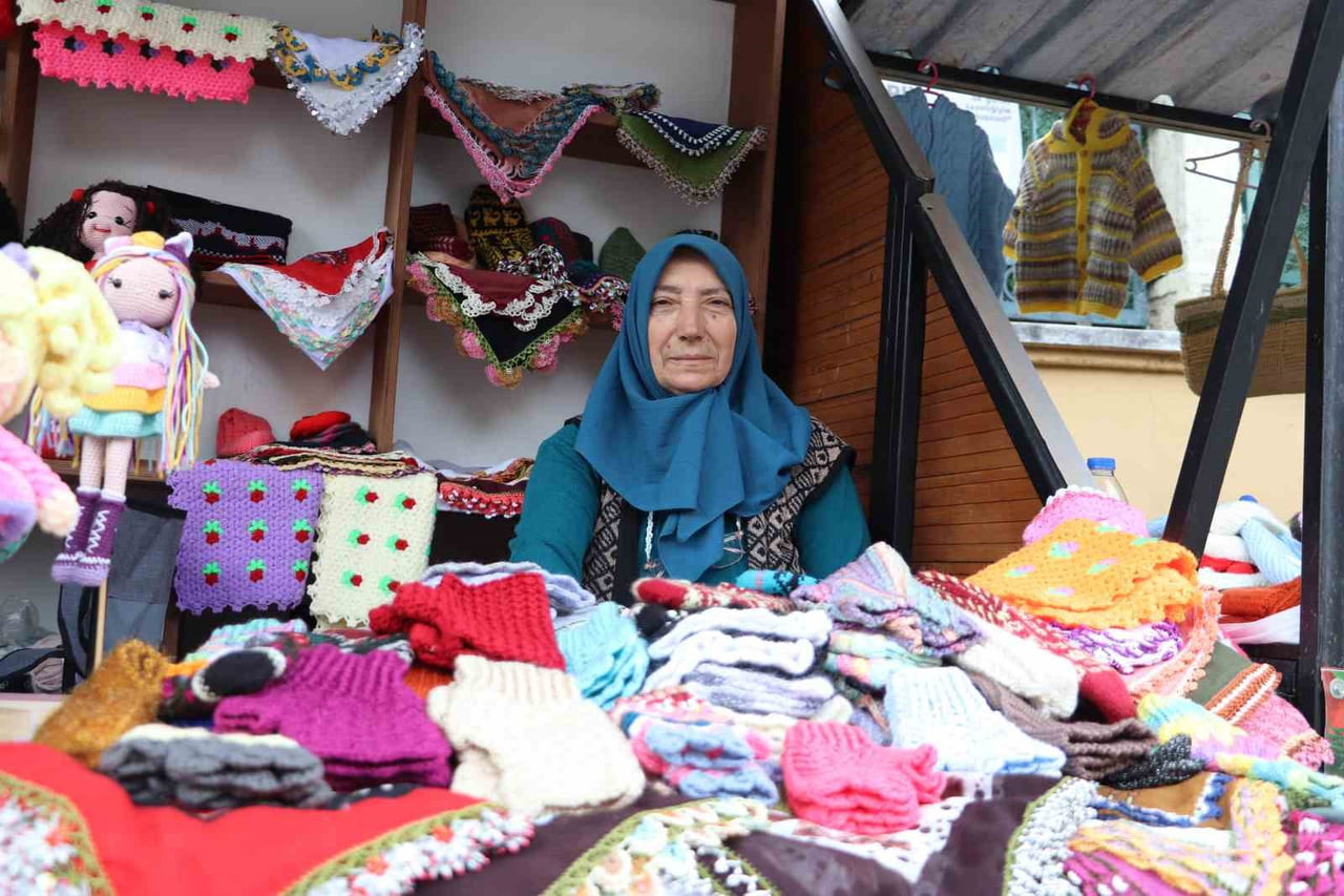 ESKİŞEHİR'DE YAŞAYAN 66 YAŞINDAKİ ELVİDA ERTAŞ, EV HANIMIYKEN HOBİ OLARAK BAŞLADIĞI EL İŞLERİNİ 6...