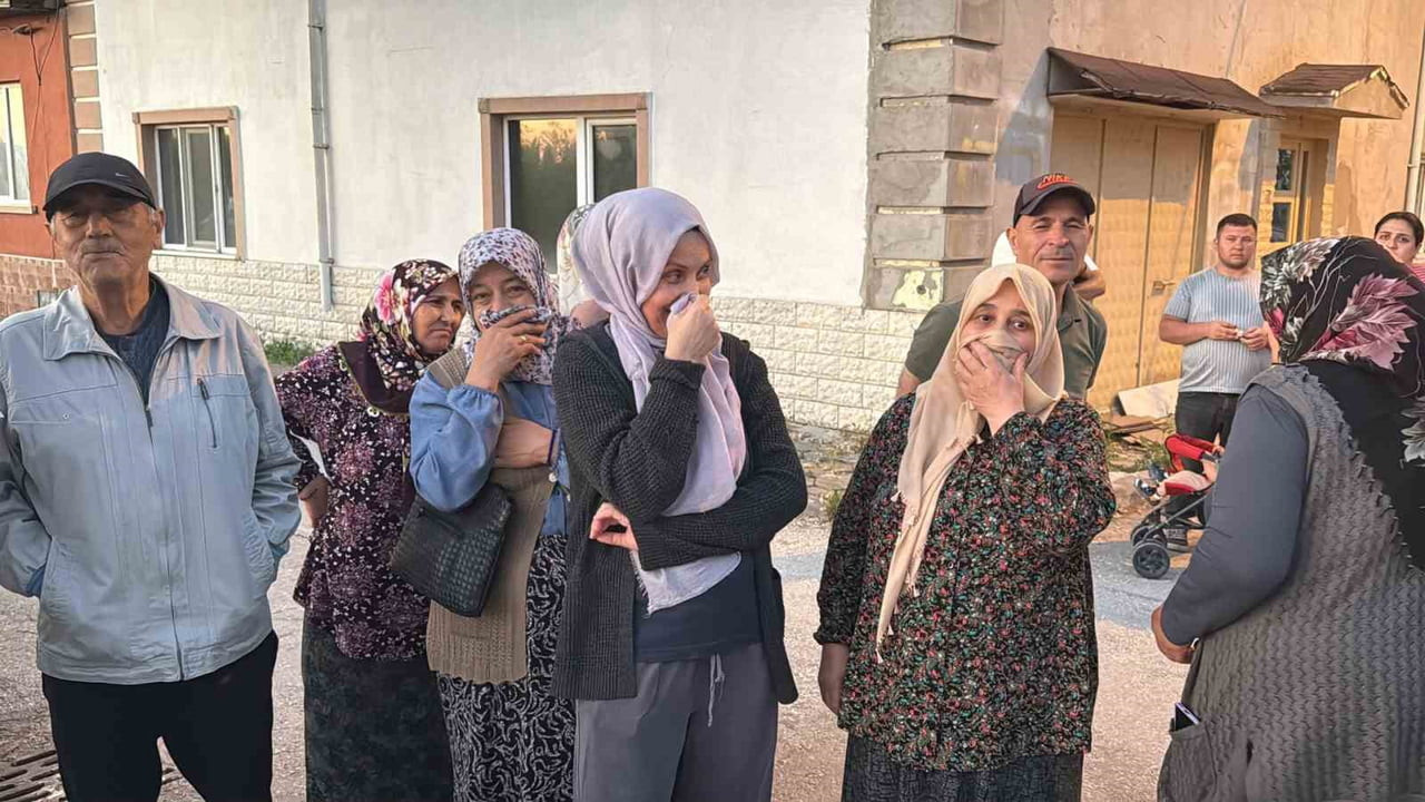 ESKİŞEHİR'DE YERLEŞİM ALANLARININ HEMEN YANINDA BULUNAN TARIM ARAZİSİNE AÇIK ŞEKİLDE DÖKÜLEN VE...
