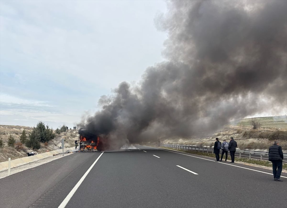 Eskişehir'de yolcu otobüsünde çıkan yangın itfaiye ekiplerince söndürüldü. İtfaiye ekiplerinin...