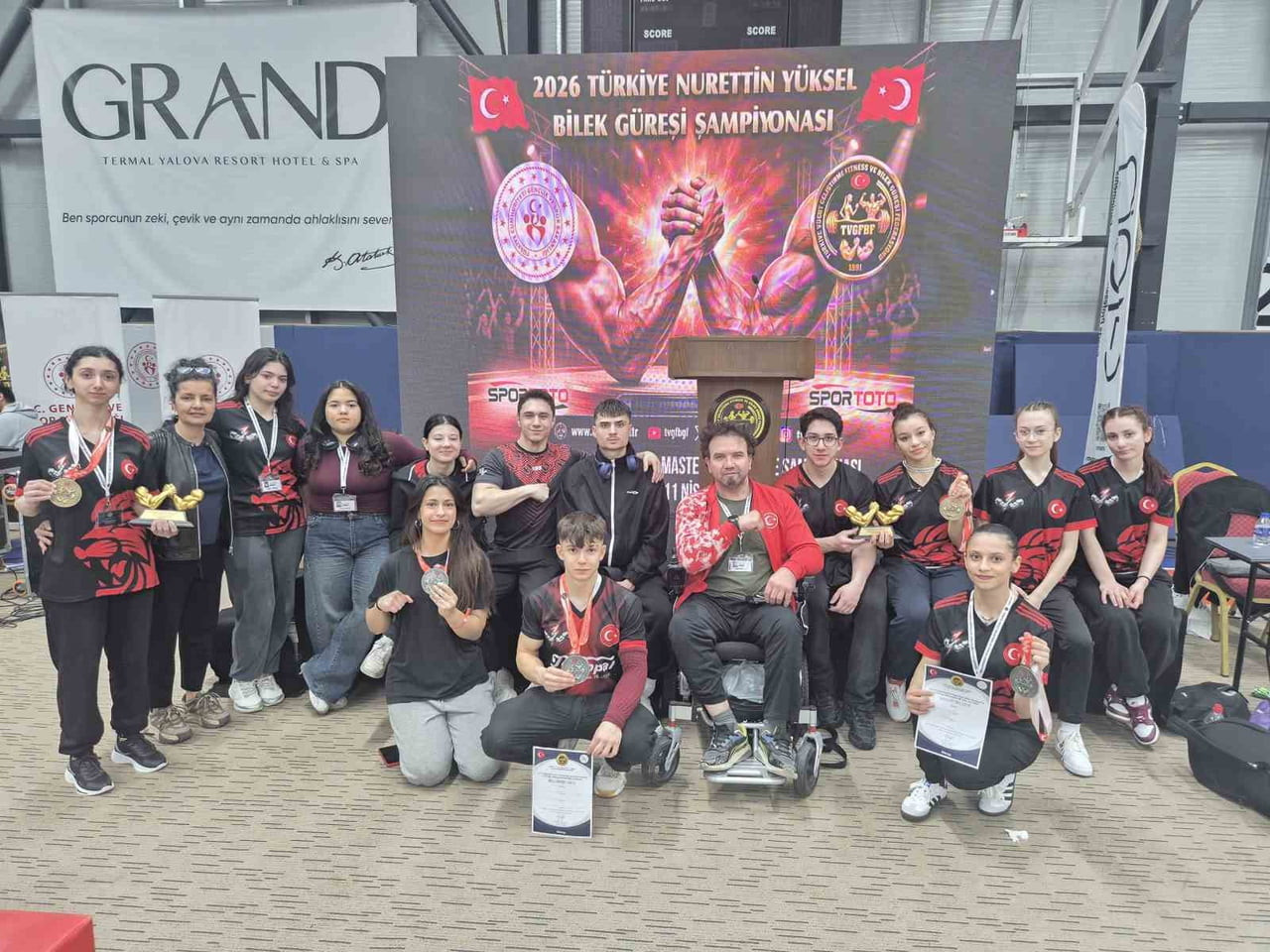 ESKİŞEHİR'İ TEMSİLEN KATILDIKLARI MÜSABAKALARDA DERECE ALAN ANTRENÖR MURAT CIRIK VE 2 SPORCUSU...