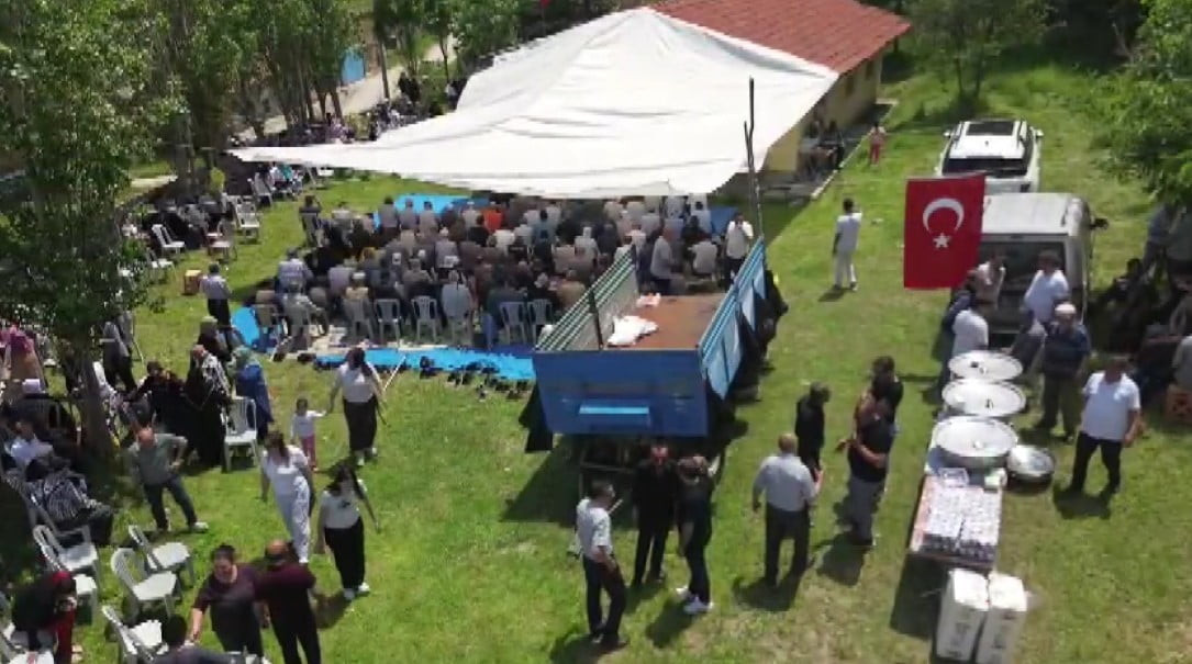 ESKİŞEHİR'İN KIRSAL KADINCIK MAHALLESİ'NDE DÜZENLENEN YAĞMUR VE ŞÜKÜR DUASI ETKİNLİĞİ, YOĞUN...