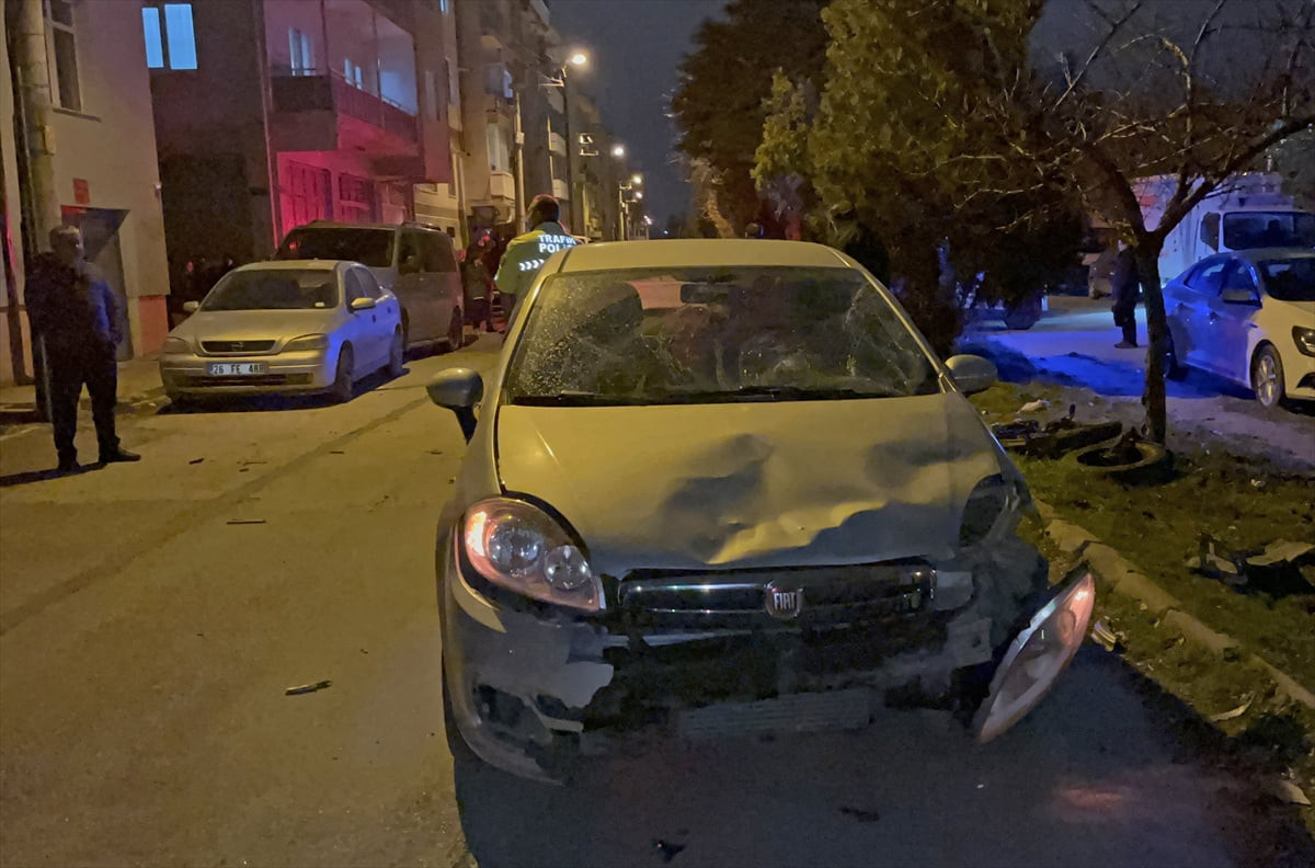 Eskişehir'in Odunpazarı ilçesinde 17 yaşındaki ehliyetsiz sürücünün kullandığı otomobilin...