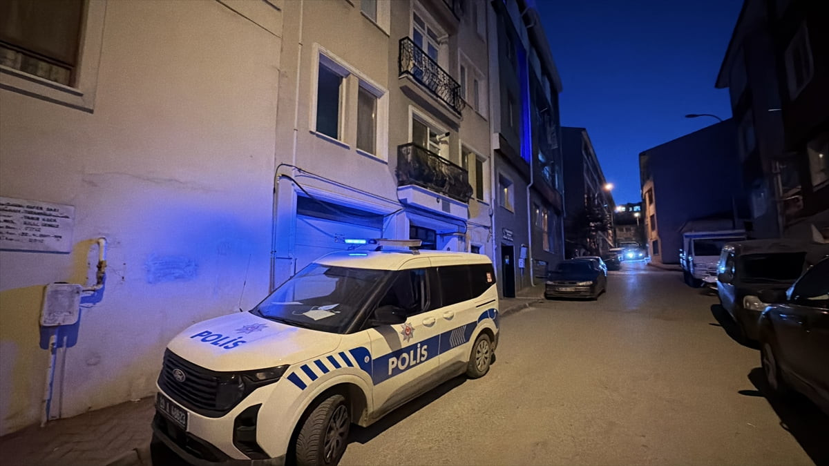 Eskişehir'in Odunpazarı ilçesinde 3 ay önce eşini kaybeden 80 yaşındaki kişi evinde ölü bulundu....