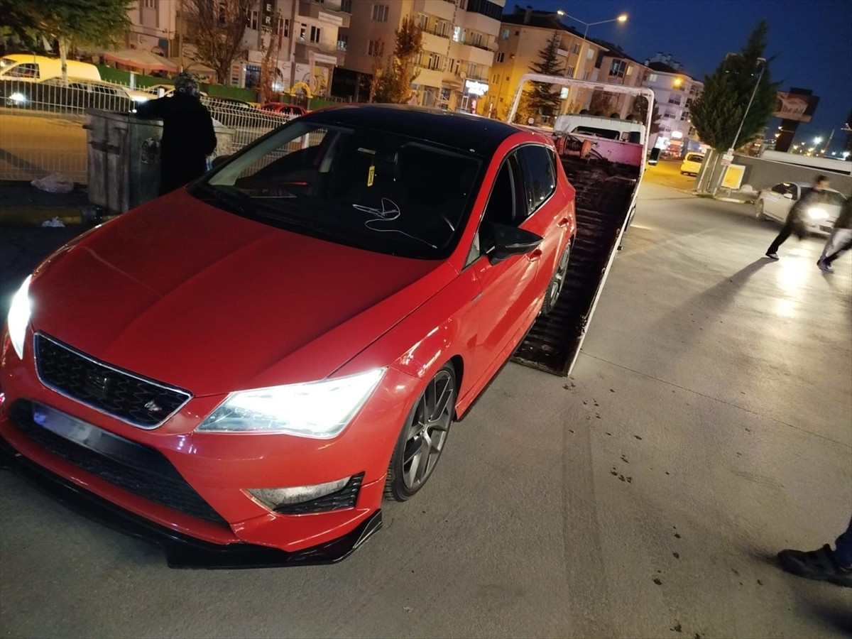 Eskişehir'in Odunpazarı ilçesinde drift atan sürücünün ehliyetine el konuldu, 74 bin 336 lira ceza...
