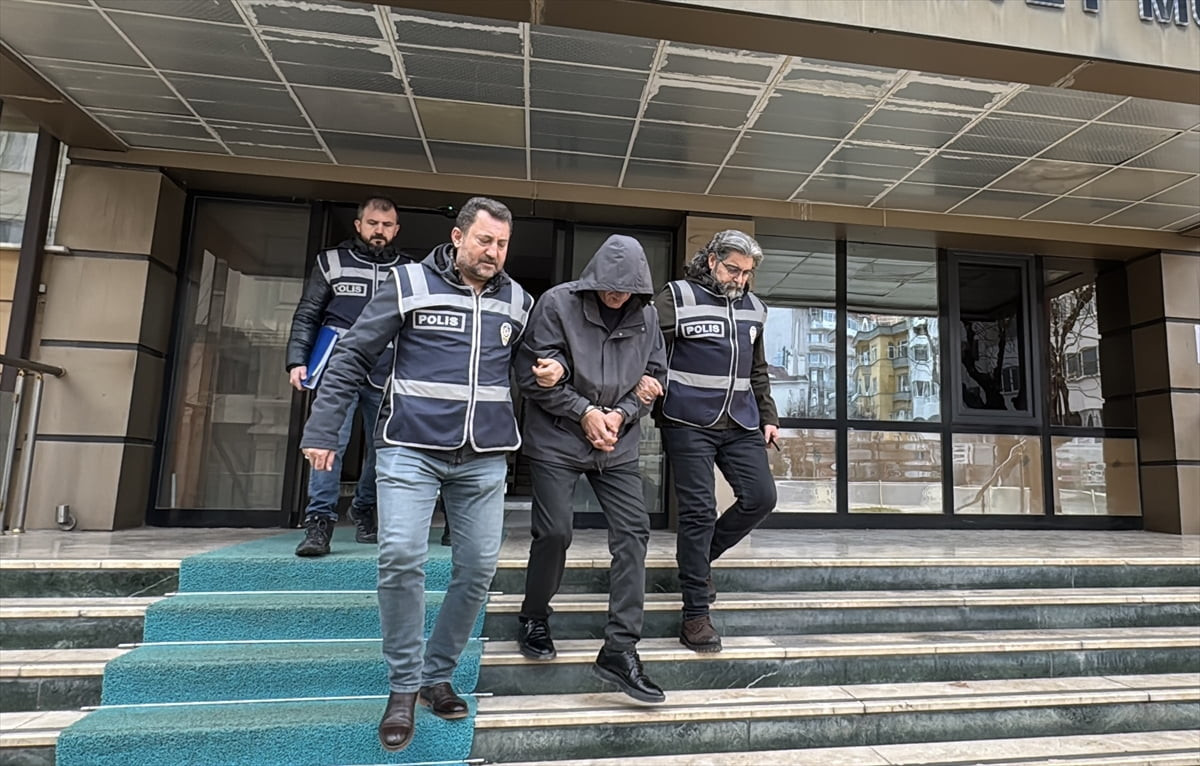 Eskişehir'in Odunpazarı ilçesinde, hakkında 33 suçtan toplam 74 yıl 6 ay 20 gün kesinleşmiş hapis...