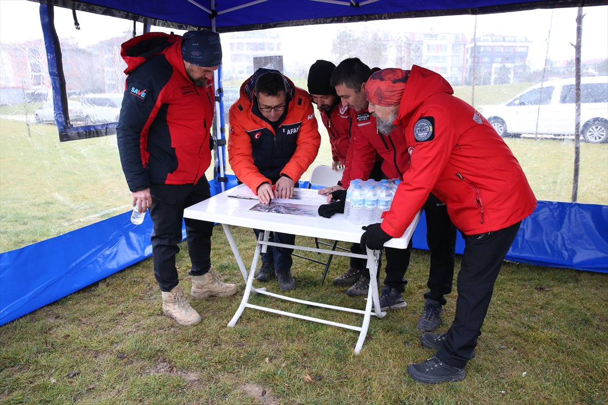 Eskişehir'in Odunpazarı ilçesinde kaybolan öğretmen Tuncay Arslan'ın bulunması için yürütülen...