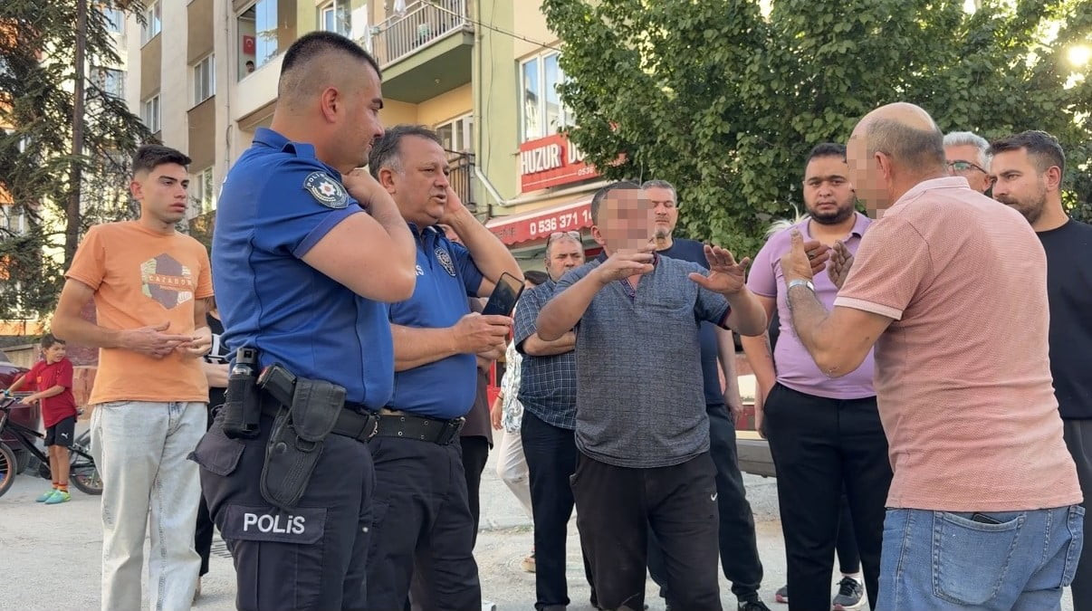ESKİŞEHİR’DE 2 ARACIN ÇARPIŞMASIYLA BAŞLAYAN VE ÇEVREDEKİLERİN DE DAHİL OLDUĞU KAVGADA 6 KİŞİ...