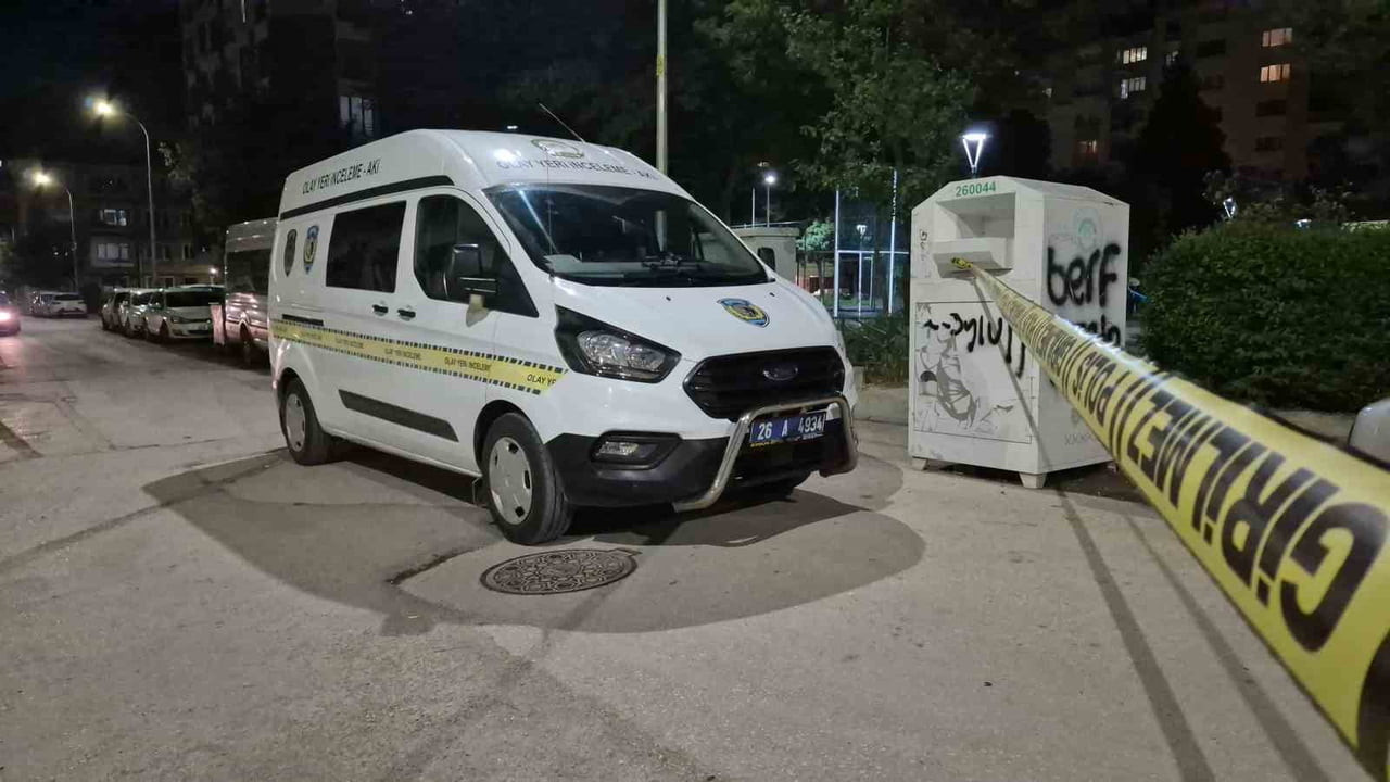 ESKİŞEHİR’DE 2 GRUP ARASINDA TARTIŞMANIN BÜYÜYEREK KAVGAYA DÖNÜŞMESİ SONUCUNDA BİR ŞAHIS HEM...