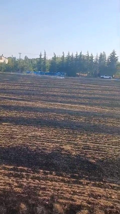ESKİŞEHİR’DE BİR EVİN BAHÇESİNDE ÇIKAN OT YANGINI, İTFAİYE EKİPLERİNİN MÜDAHALESİYLE DAHA FAZLA...