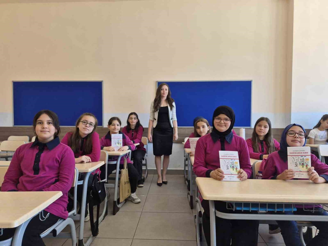 ESKİŞEHİR’DE BULUNAN FATİH SULTAN MEHMET İMAM HATİP ORTAOKULU 5C SINIFI ÖĞRETMENİ VE ÖĞRENCİLERİ...