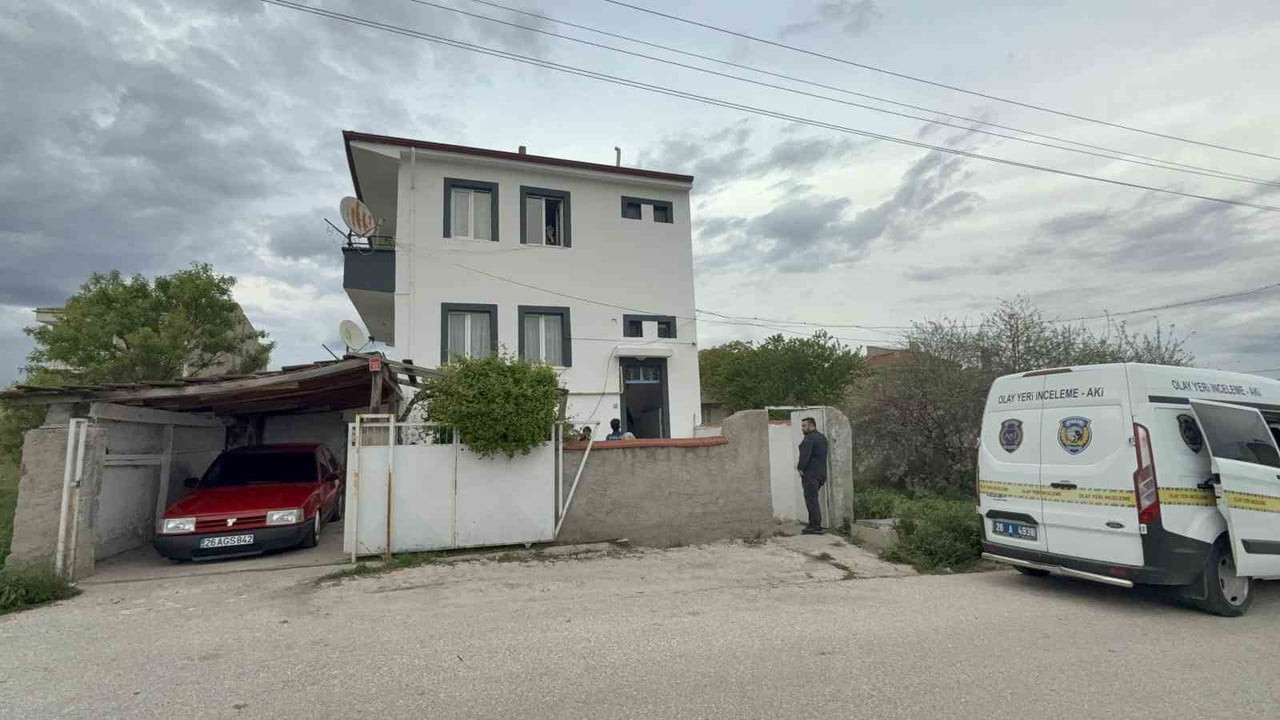 ESKİŞEHİR’DE GAZ KOKUSU GELEN EVDE ÖLÜ BULUNAN KADIN