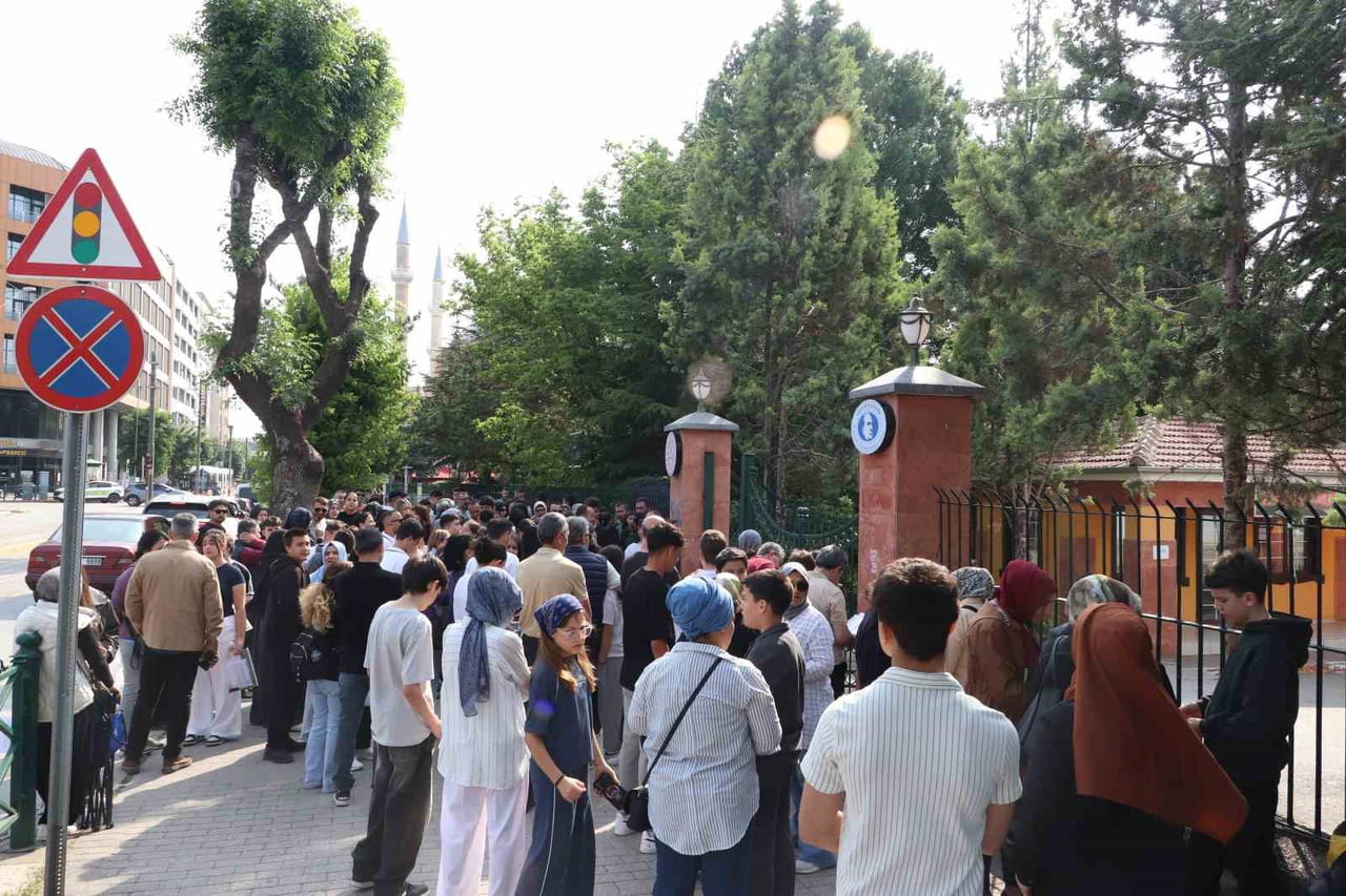 ESKİŞEHİR’DE LİSELERE GEÇİŞ SİSTEMİ (LGS) KAPSAMINDAKİ MERKEZİ SINAVA GİRECEK ÖĞRENCİLER VE...