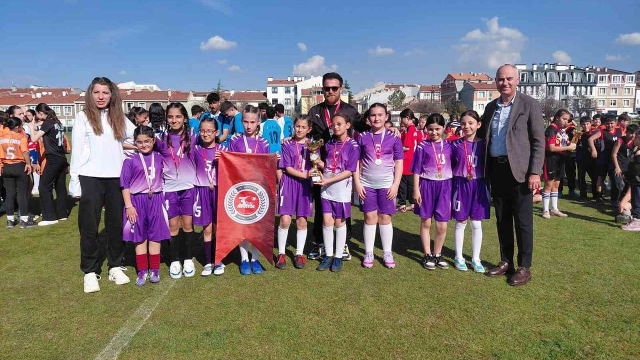 Eskişehir’de Okul Sporları Ragbi Turnuvası Tamamlandı