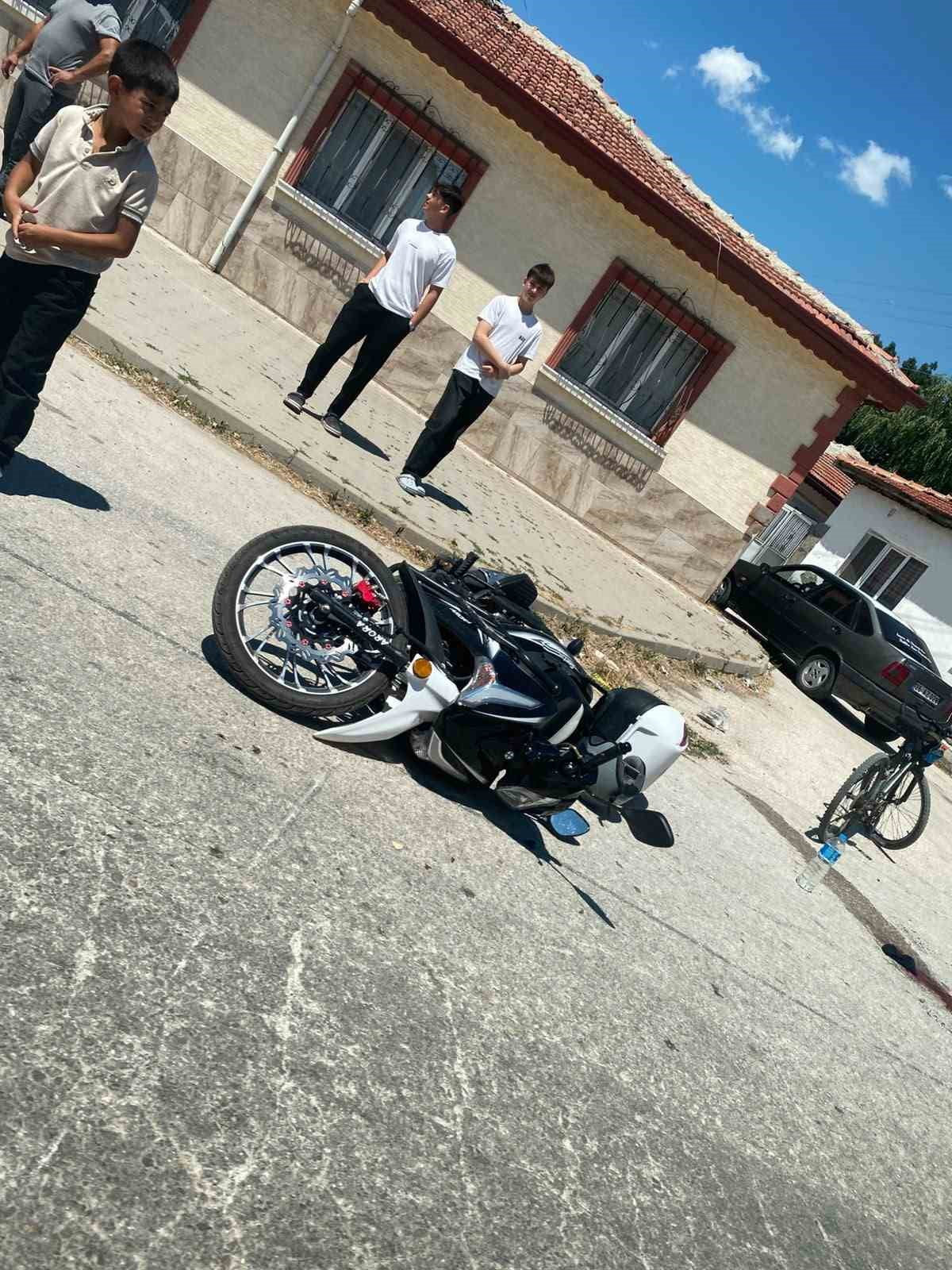 ESKİŞEHİR’DE PANELVAN ARAÇ İLE MOTOSİKLETİN ÇARPIŞMASI SONUCU MEYDANA GELEN TRAFİK KAZASINDA 1...