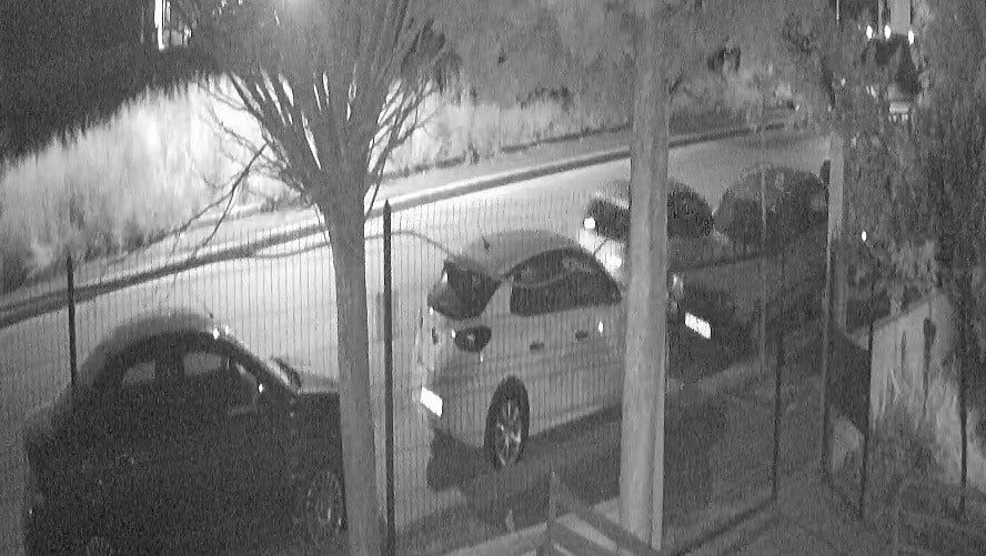 ESKİŞEHİR’DE PARK HALİNDEKİ ARACA, BAŞKA BİR OTOMOBİLİN ÇARPIP KAÇMA ANI ANI GÜVENLİK KAMERASINA...