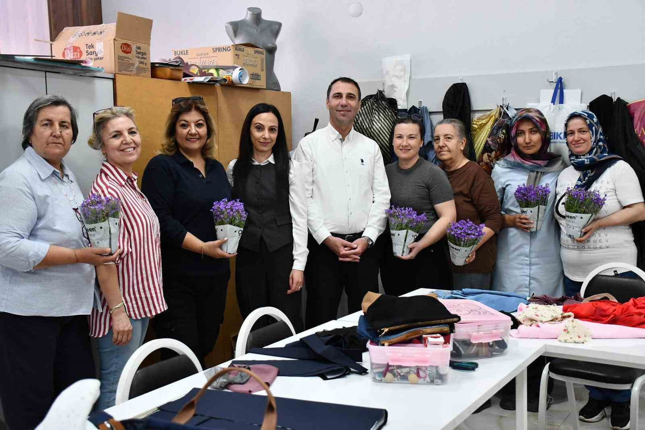 ESKİŞEHİR’İN BEYLİKOVA İLÇESİNDE ANNELER GÜNÜ DOLAYISIYLA DÜZENLENEN ETKİNLİKLERDE BELEDİYE...