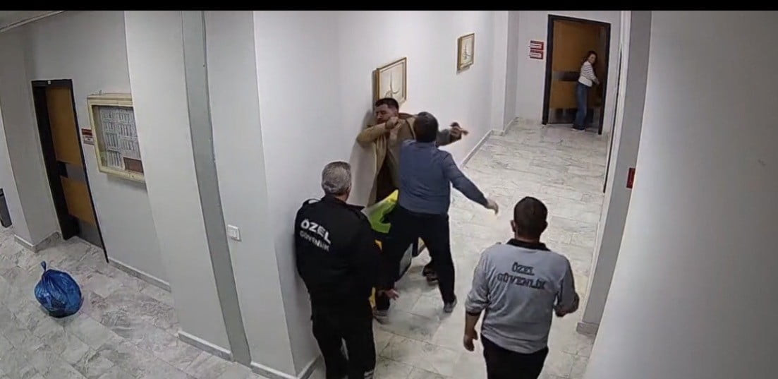 ESKİŞEHİR’İN SİVRİHİSAR İLÇESİNDE BULUNAN DEVLET HASTANESİNİN MÜDÜRÜN HASTANE PERSONELİNİ DARP...