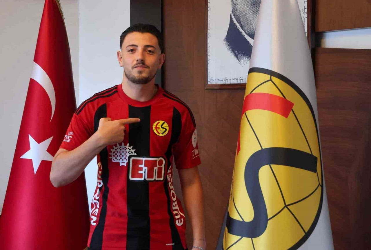 ESKİŞEHİRSPOR, ALTYAPISINDAN YETİŞEN ARDA OKUMUŞ İLE SÖZLEŞME YENİLEDİ.