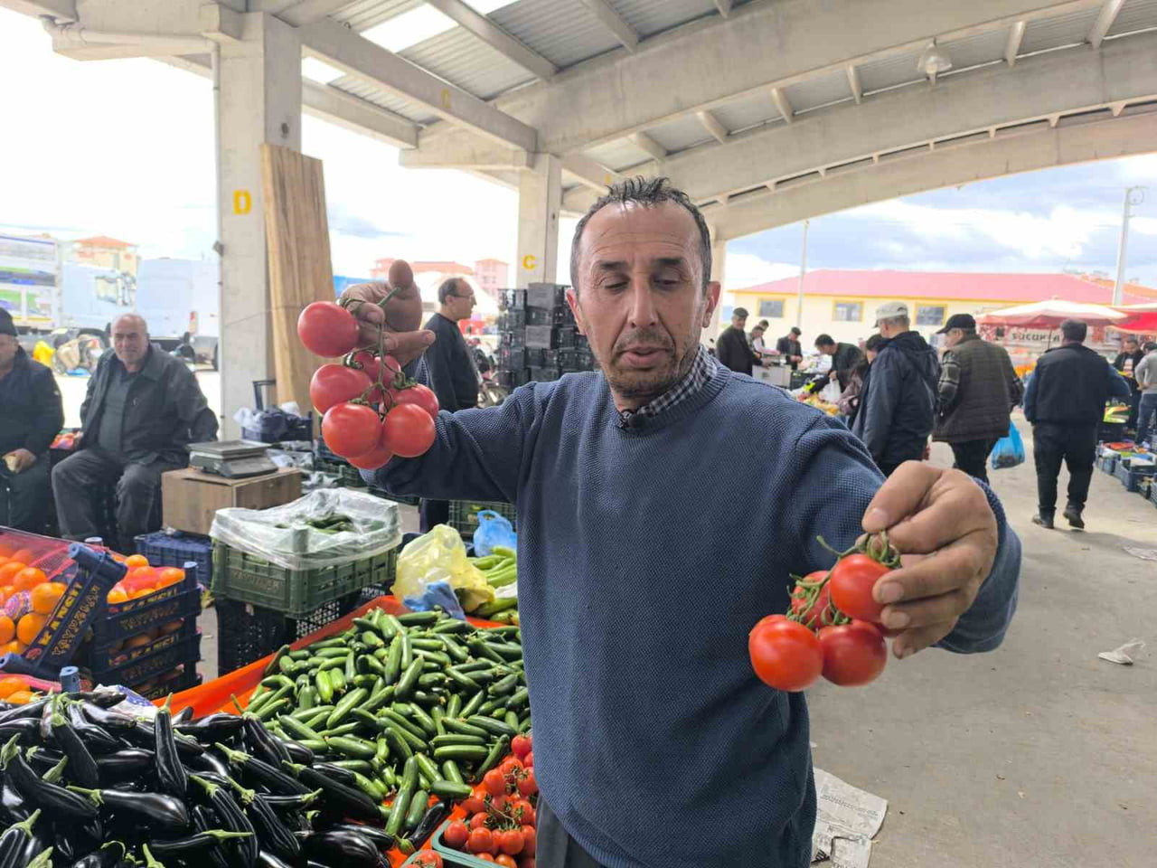 ESNAF FİYATLARDA HAVA ŞARTLARININ SOĞUK GİTMESİNİN ETKİSİNİN BÜYÜK OLDUĞUNU BELİRTTİ