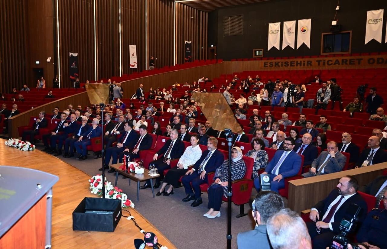 ESOGÜ REKTÖRÜ PROF. DR. KAMİL ÇOLAK, ESKİŞEHİR’İN TARİHSEL, KÜLTÜREL, EKONOMİK VE TOPLUMSAL...
