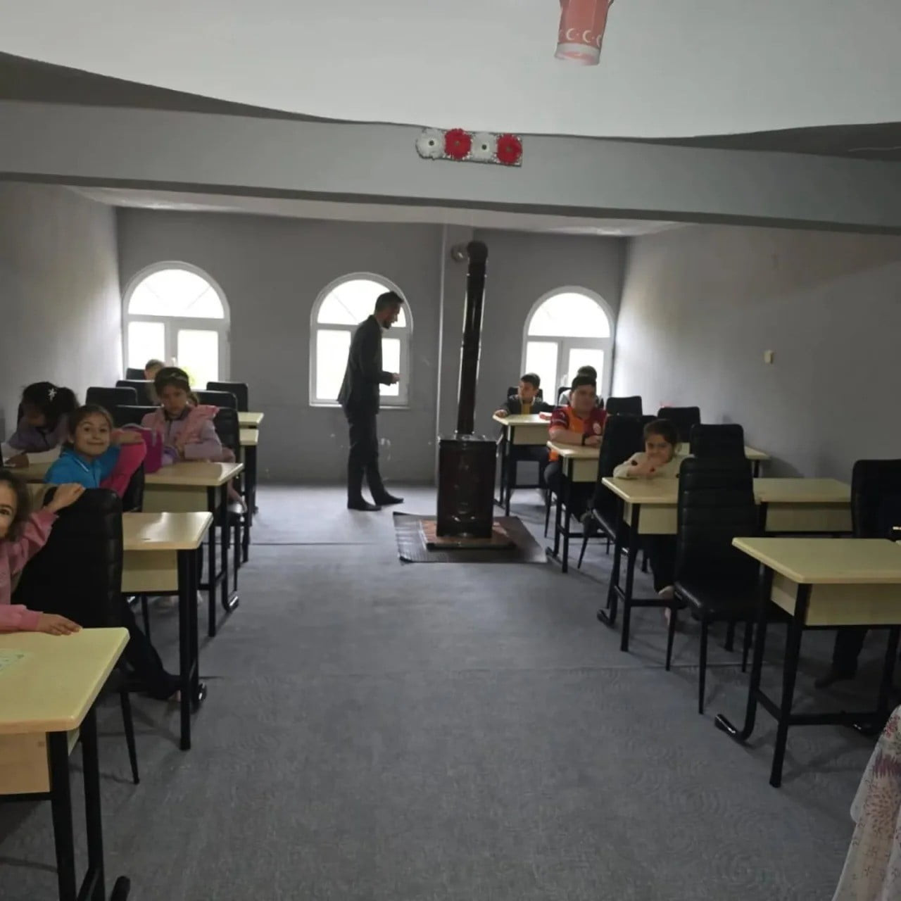ETKİNLİKTE, MİNİK ÖĞRENCİLERE AİLE BAĞLARI VE VEFA DUYGUSUNUN ÖNEMİ ANLATILDI.