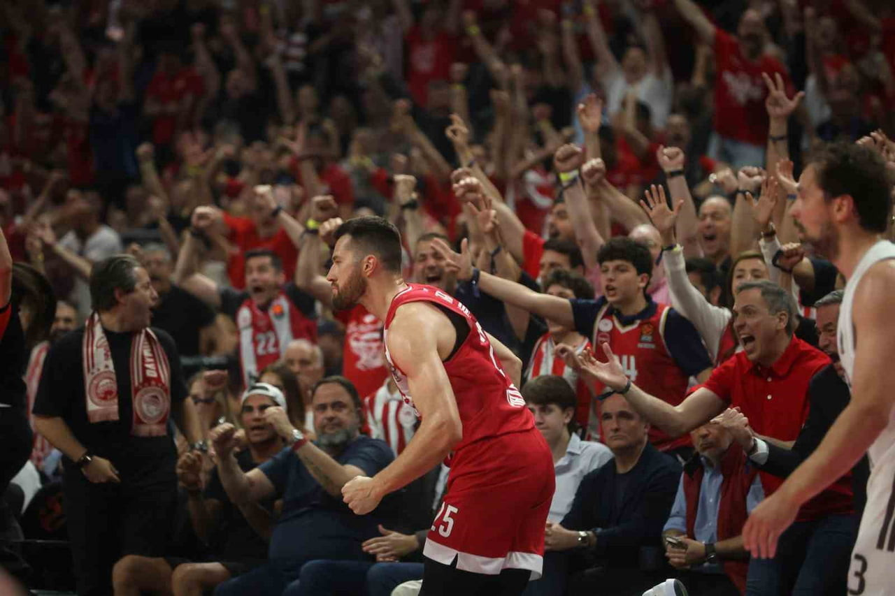 EUROLEAGUE FİNAL FOUR FİNAL MAÇINDA OLYMPİAKOS, REAL MADRİD'İ 92-85 MAĞLUP EDEREK ŞAMPİYON OLDU VE...
