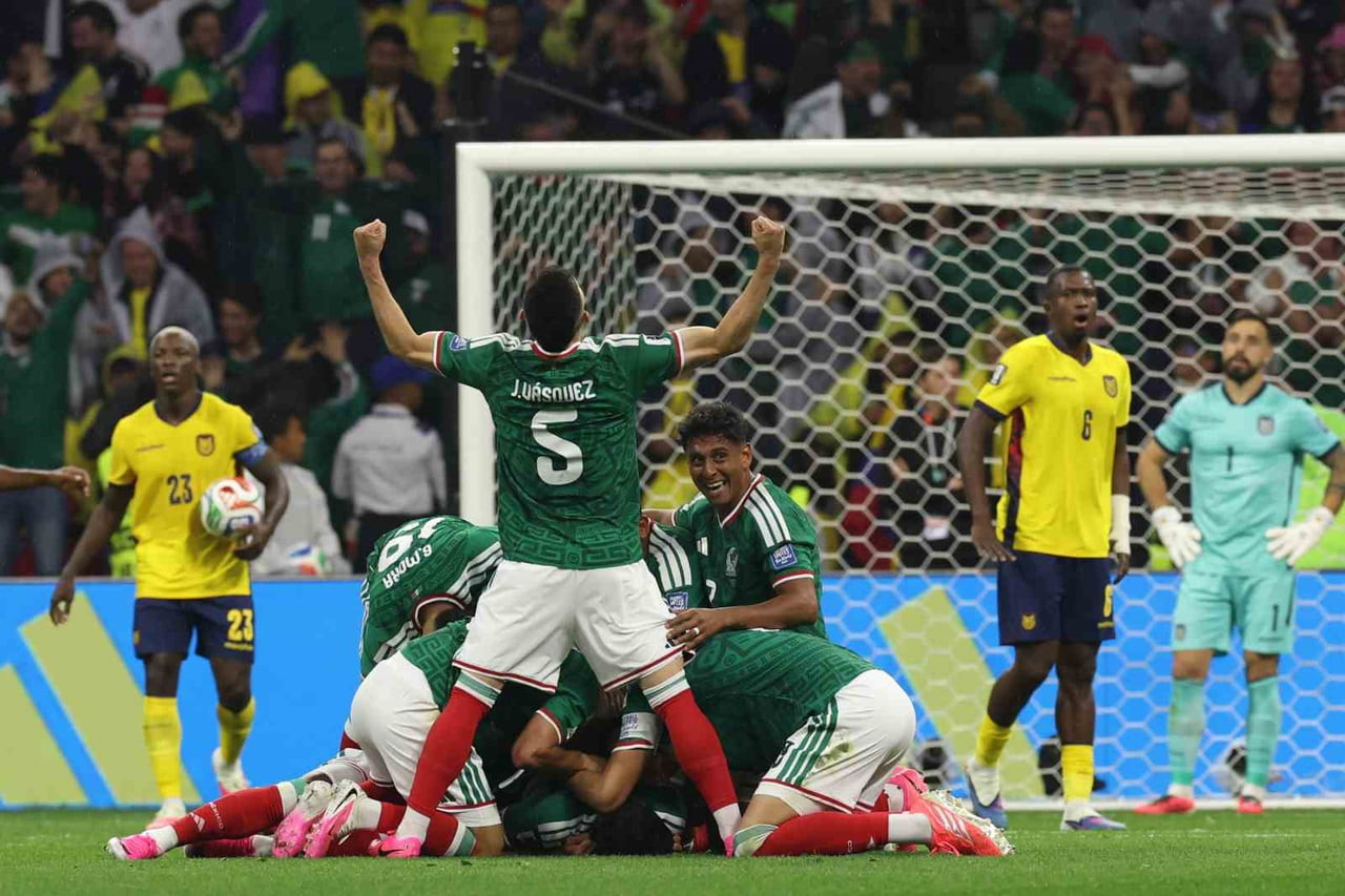 EV SAHİBİ ÜLKELERDEN MEKSİKA, 2026 FIFA DÜNYA KUPASI SON 32 TURU'NDA EKVADOR'U 2-0 MAĞLUP EDEREK...