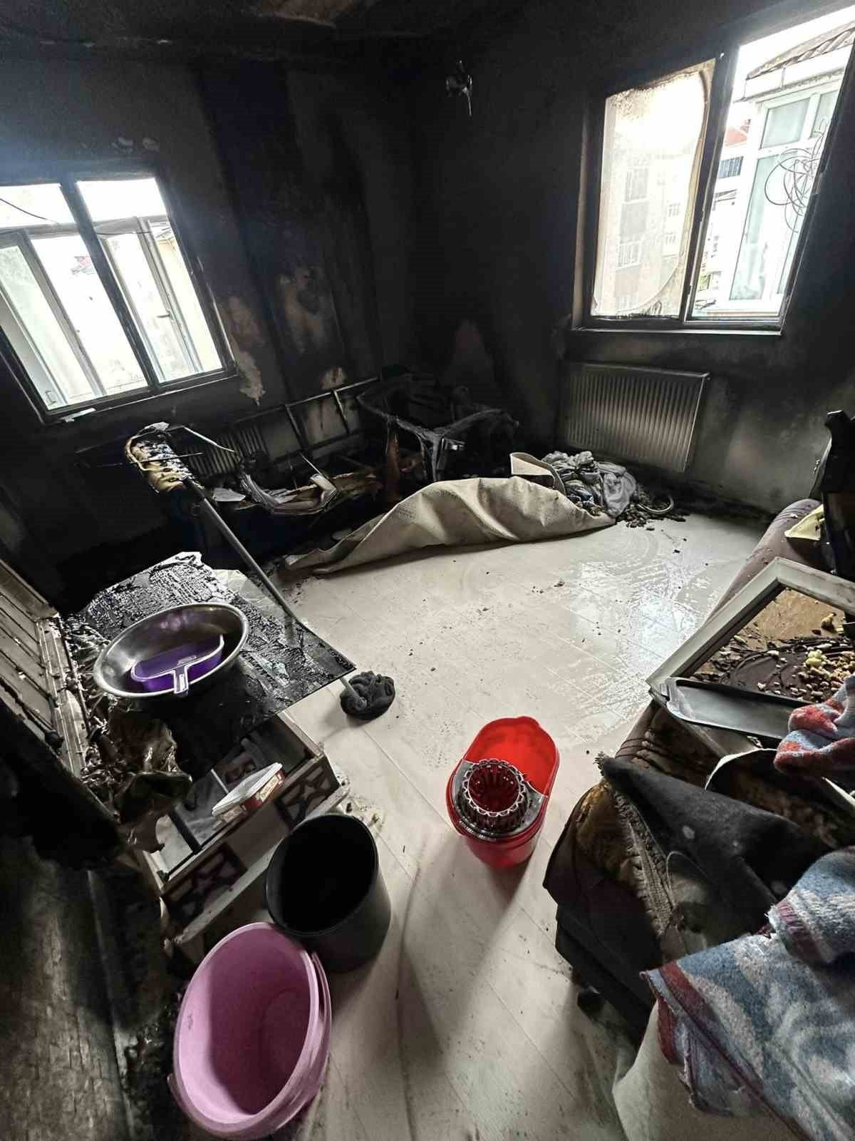 EVDE BÜYÜK HASAR OLUŞTU