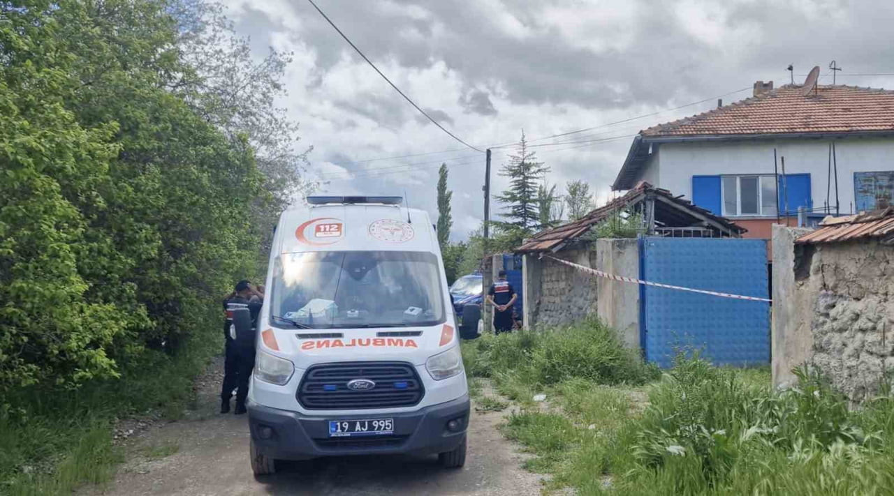 EVDE ÖLÜ OLARAK BULUNAN 61 YAŞINDAKİ KEMAL KARSLI İÇİN EKİPLER GEREKLİ ÇALIŞMALARI...