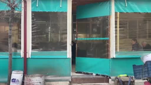 Evde sıkılan kadınlar kıraathaneye gelip masa oyunlarıyla stres atıyor