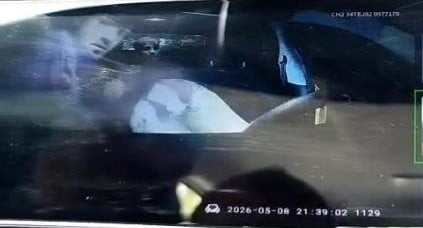 EYÜPSULTAN'DA DARP EDİLEN TAKSİCİ GASP EDİLDİ, HASTANELİK OLDU: O ANLAR KAMERADA