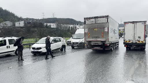 Eyüpsultan'da yollar göle döndü, otomobiller yolda kaldı