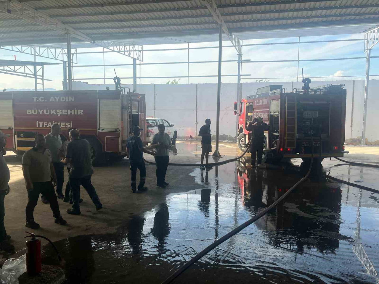 FABRİKADA ÇIKAN YANGIN SÖNDÜRÜLDÜ