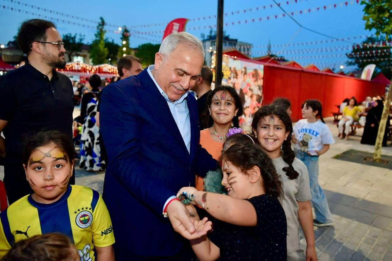 FATİH BELEDİYESİ TARAFINDAN DÜZENLENEN "MUTLU ÇOCUK ŞENLİĞİ", ÇOCUKLAR VE AİLELERDEN YOĞUN İLGİ...