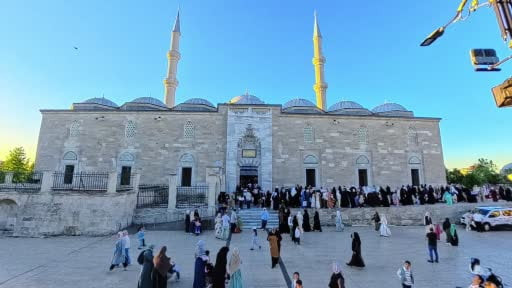 Fatih Camii'nde bayram namazı coşkusu