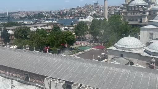 Fatih Eminönü’nde bulunan bir iş yerinde yangın çıktı