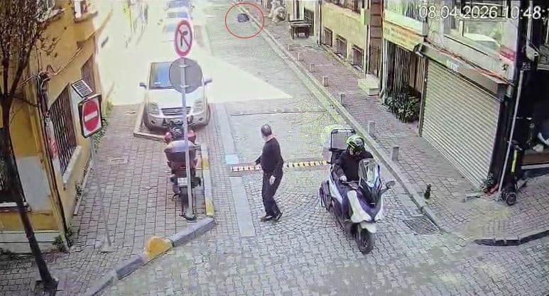 FATİH İLÇESİNDE CEZAEVİNDEN İZİNLİ ÇIKARAK AİLESİNİN YANINA GELEN ŞAHIS KENDİNİ ATEŞE VERDİ. O...